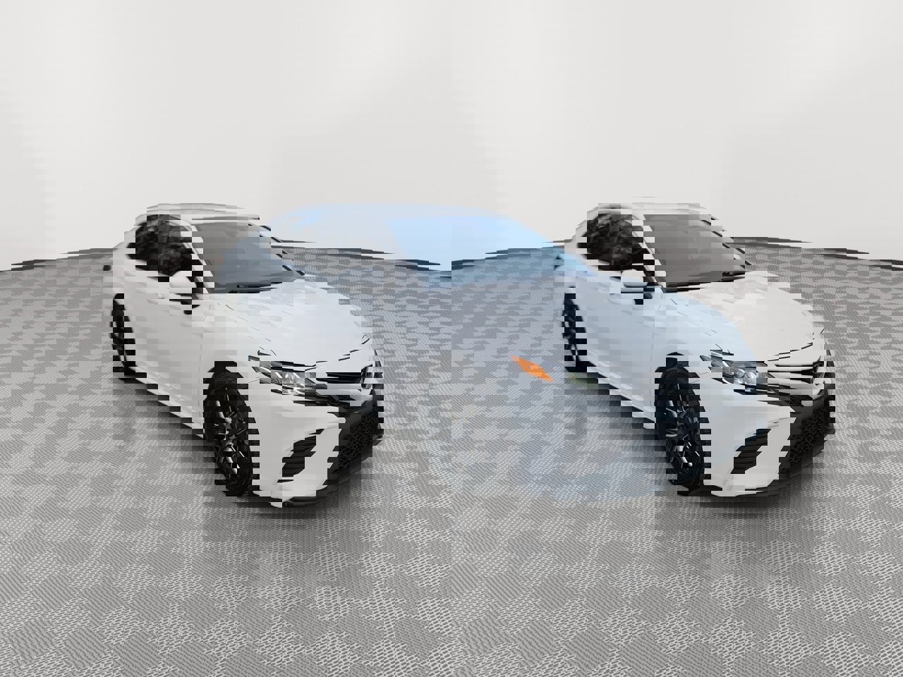 Used 2020 Toyota Camry SE image 2