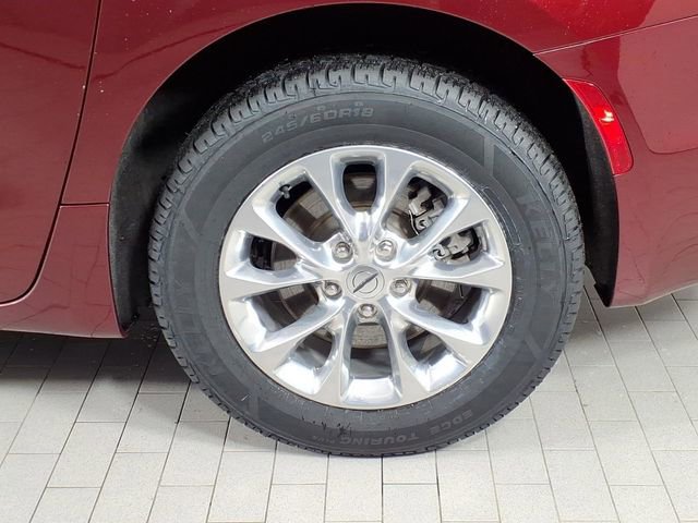 Used 2023 Chrysler Pacifica Touring-L image 8