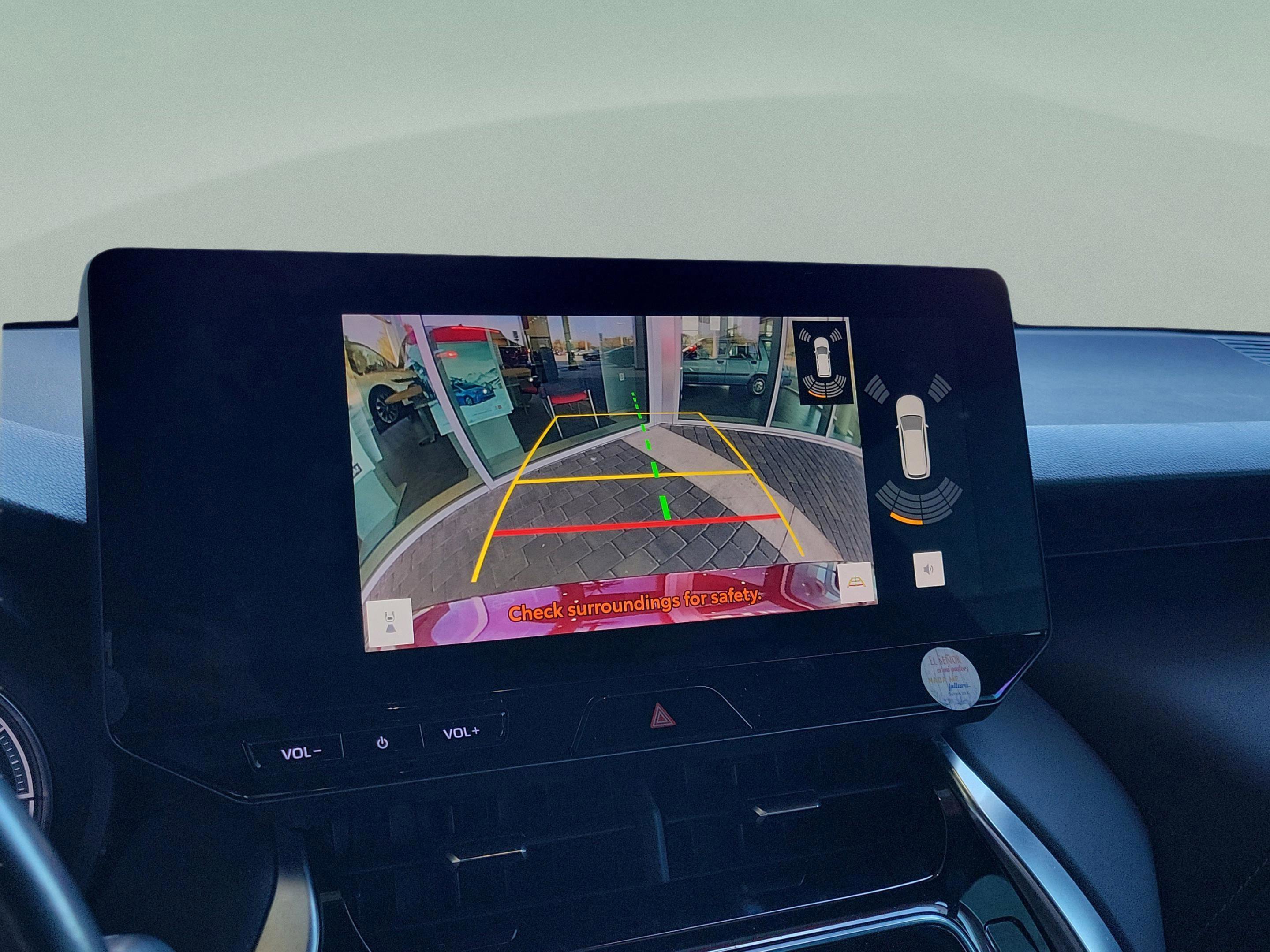 Used 2023 Toyota Venza XLE image 18