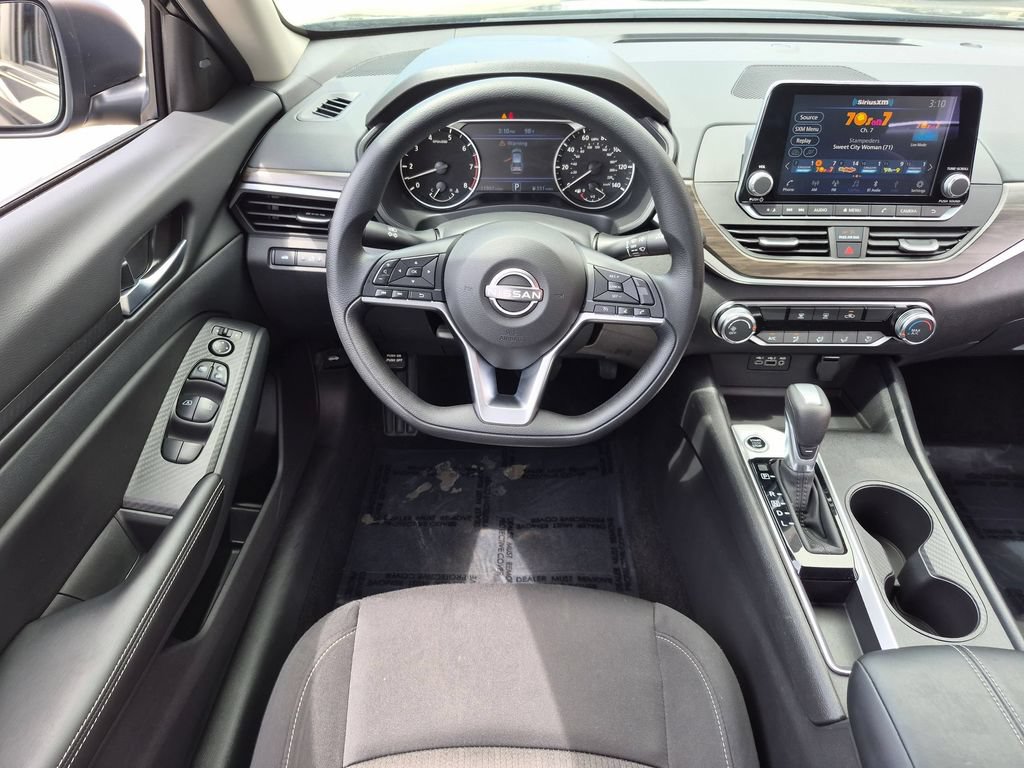 Used 2025 Nissan Altima 2.5 SV FWD image 36