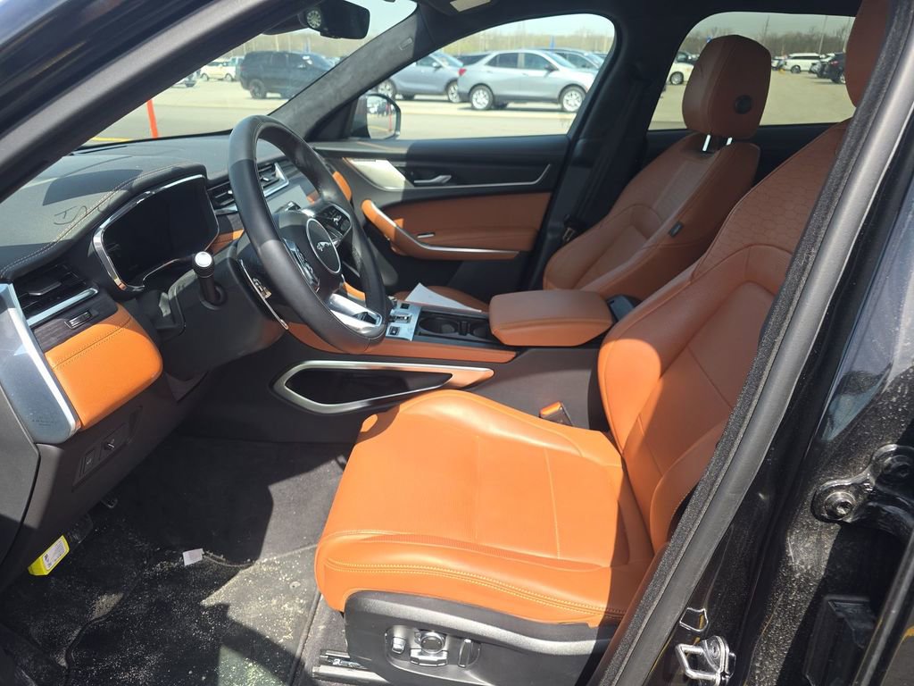 Used 2025 Jaguar F-PACE R-Dynamic S AWD/4WD image 4