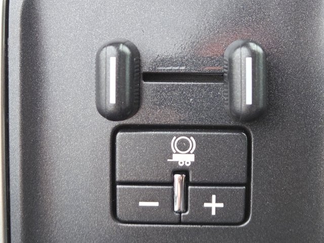 Used 2017 Chevrolet Silverado 1500 LT w/ Trailering Package image 5