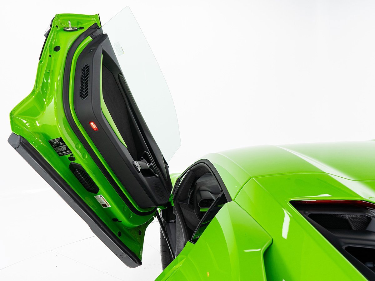 Used 2024 Lamborghini Revuelto image 10