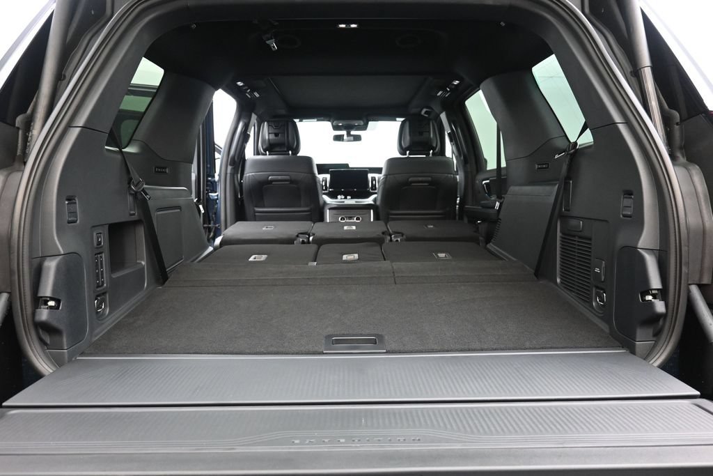 New 2027 Ford Expedition Platinum w/ Stealth Appearance Package RWD image 3