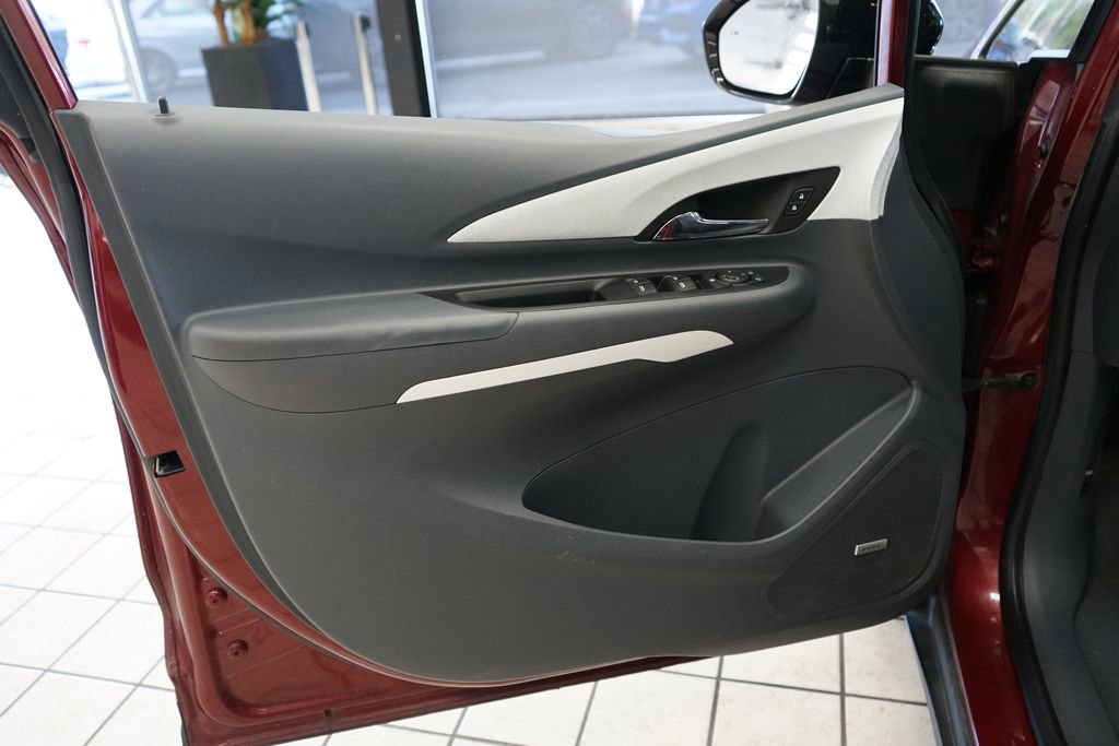 Used 2018 Chevrolet Bolt Premier w/ Driver Confidence II Package FWD image 25
