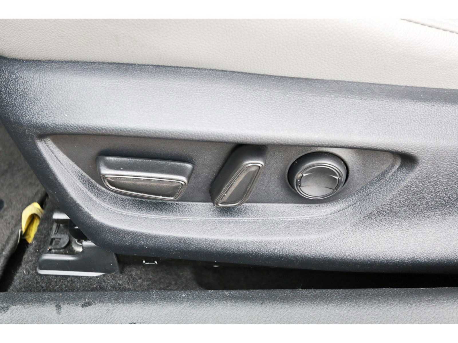 Used 2025 Toyota Camry SE w/ Convenience Package image 27