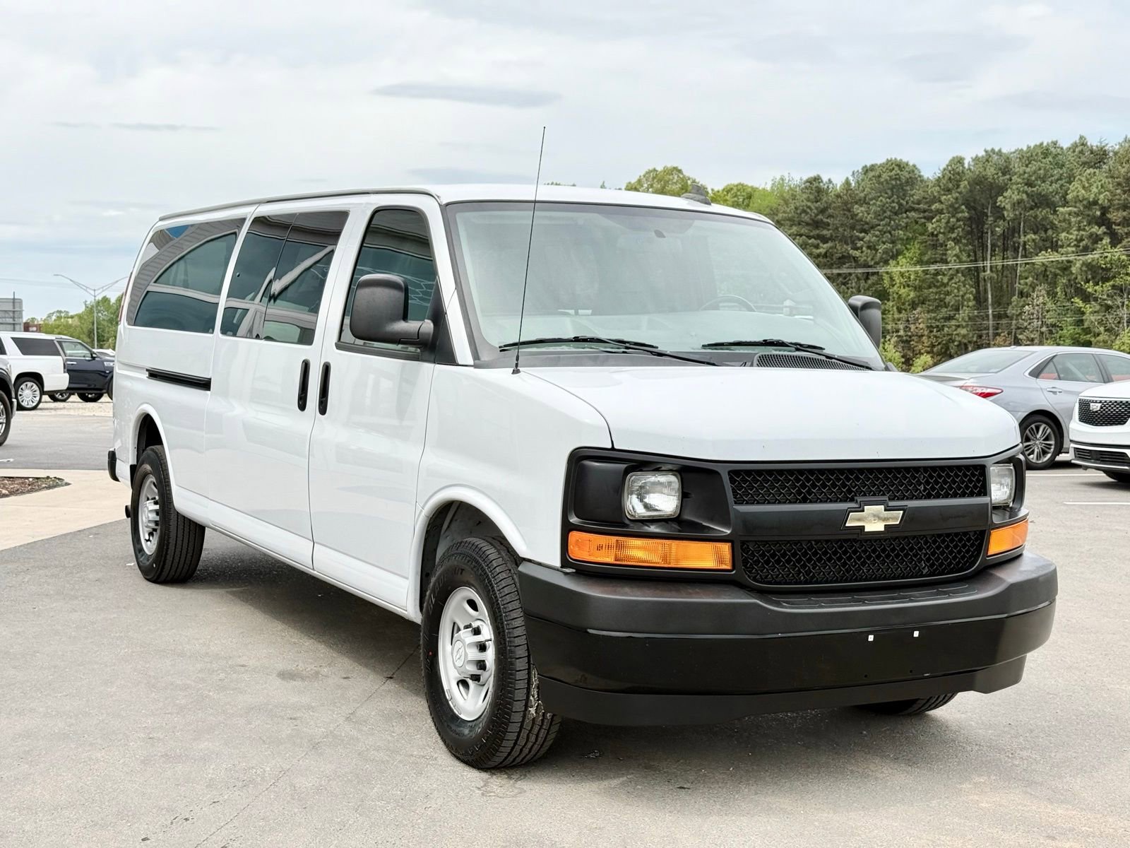 Used 2017 Chevrolet Express 3500 LS image 7