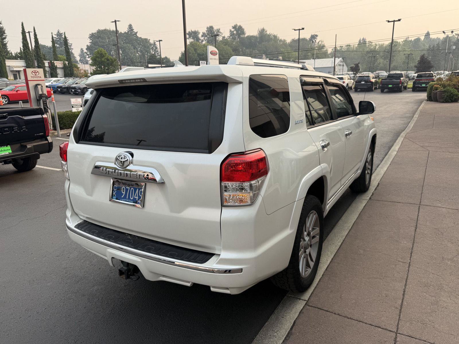 Used 2010 Toyota 4Runner Limited AWD/4WD image 5