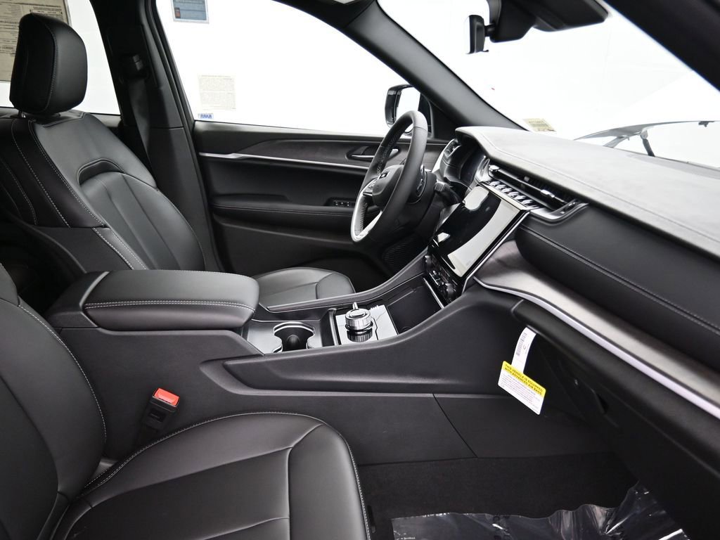New 2025 Jeep Grand Cherokee Limited image 16
