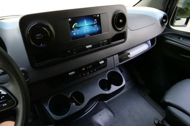 Used 2022 Mercedes-Benz Sprinter 2500 image 14