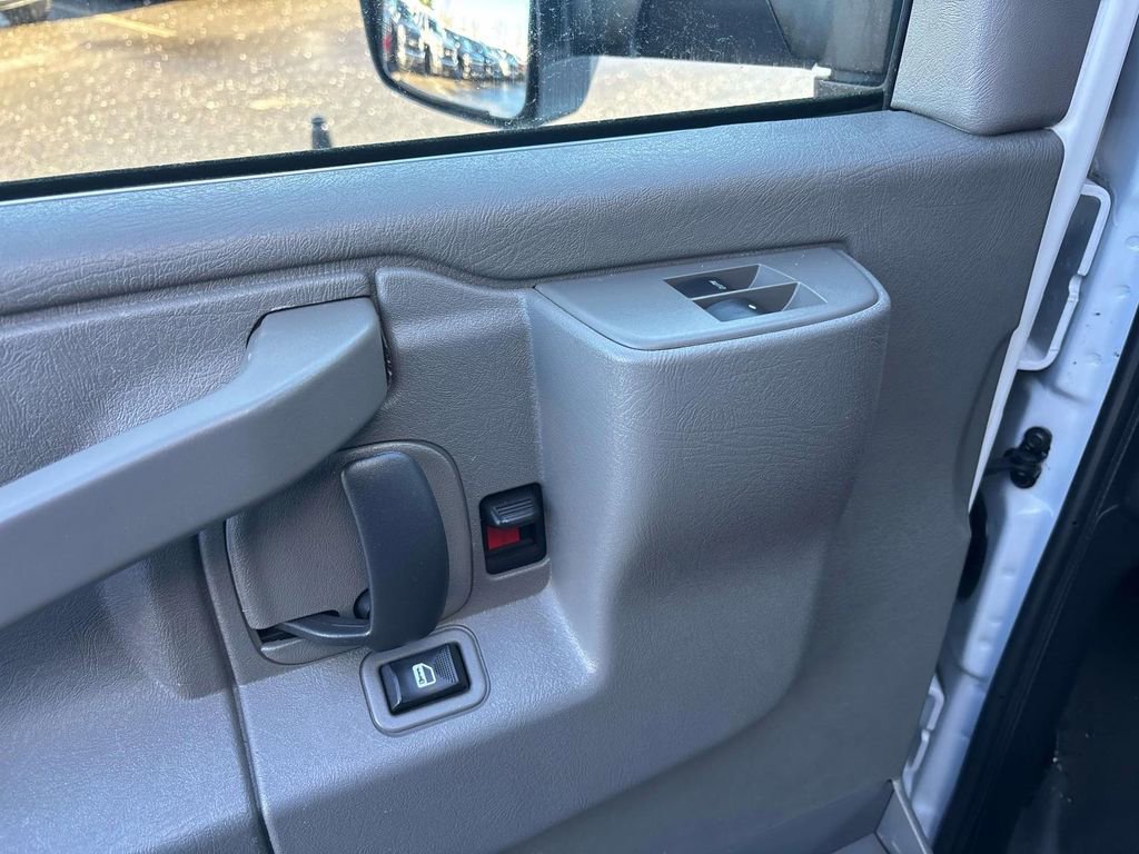 Used 2022 GMC Savana 3500 w/ Power Convenience Package image 9