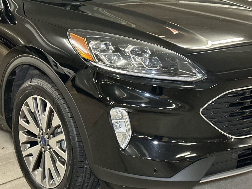 Used 2022 Ford Escape Titanium w/ Class II Trailer Tow Package image 10