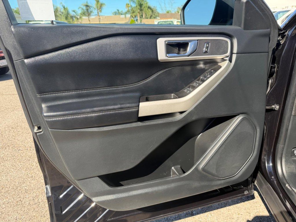 Used 2022 Ford Explorer XLT image 15
