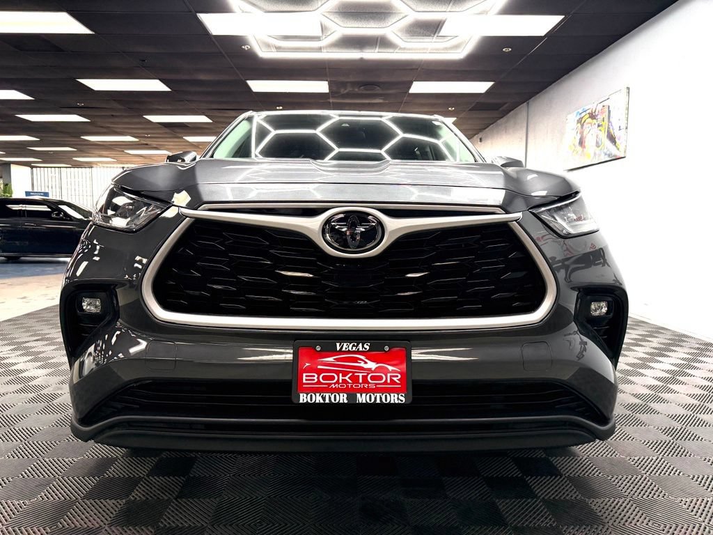 Used 2020 Toyota Highlander LE FWD image 3