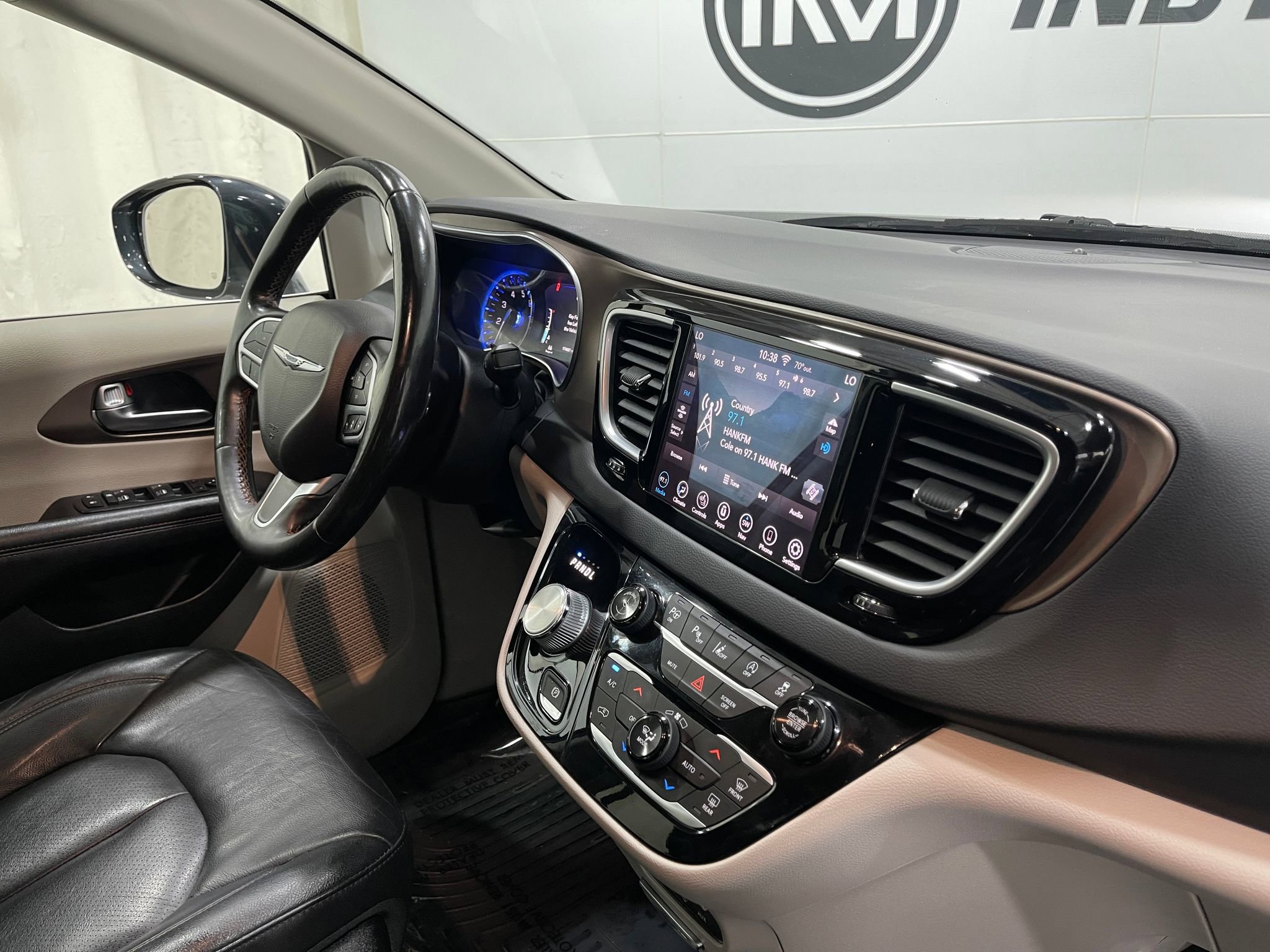 Used 2019 Chrysler Pacifica Touring-L Plus w/ Advanced Safetytec Group FWD image 20