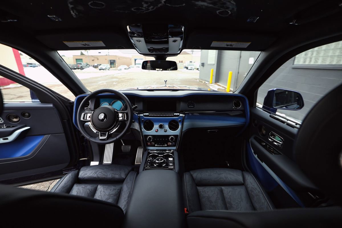 Used 2024 Rolls-Royce Cullinan Black Badge w/ Leather Finishing Pack image 7