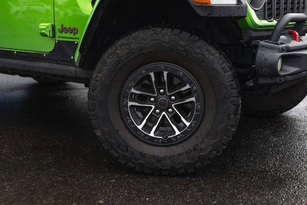 Used 2025 Jeep Wrangler Unlimited Rubicon image 3