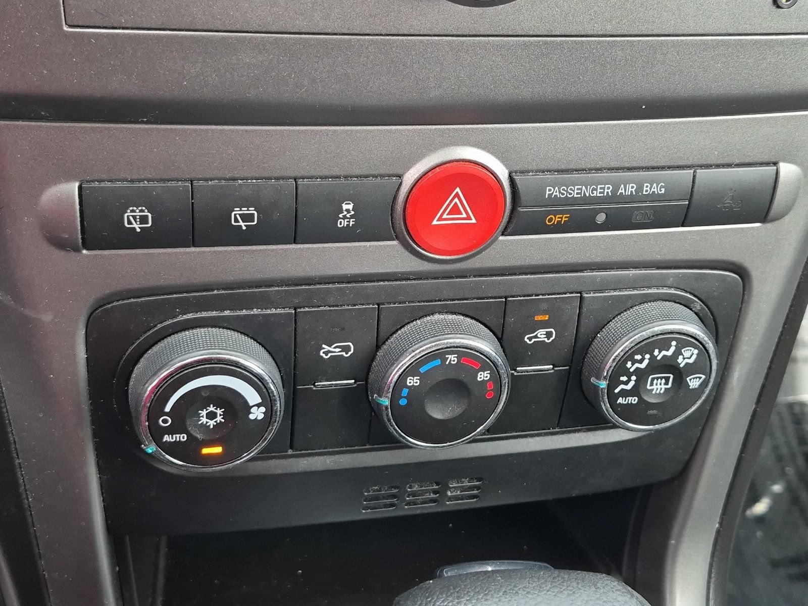 Used 2014 Chevrolet Captiva Sport LT FWD image 17