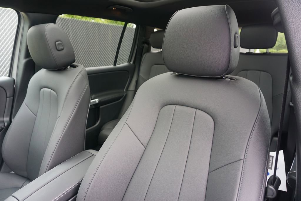 New 2025 Mercedes-Benz GLB 250 4MATIC image 12