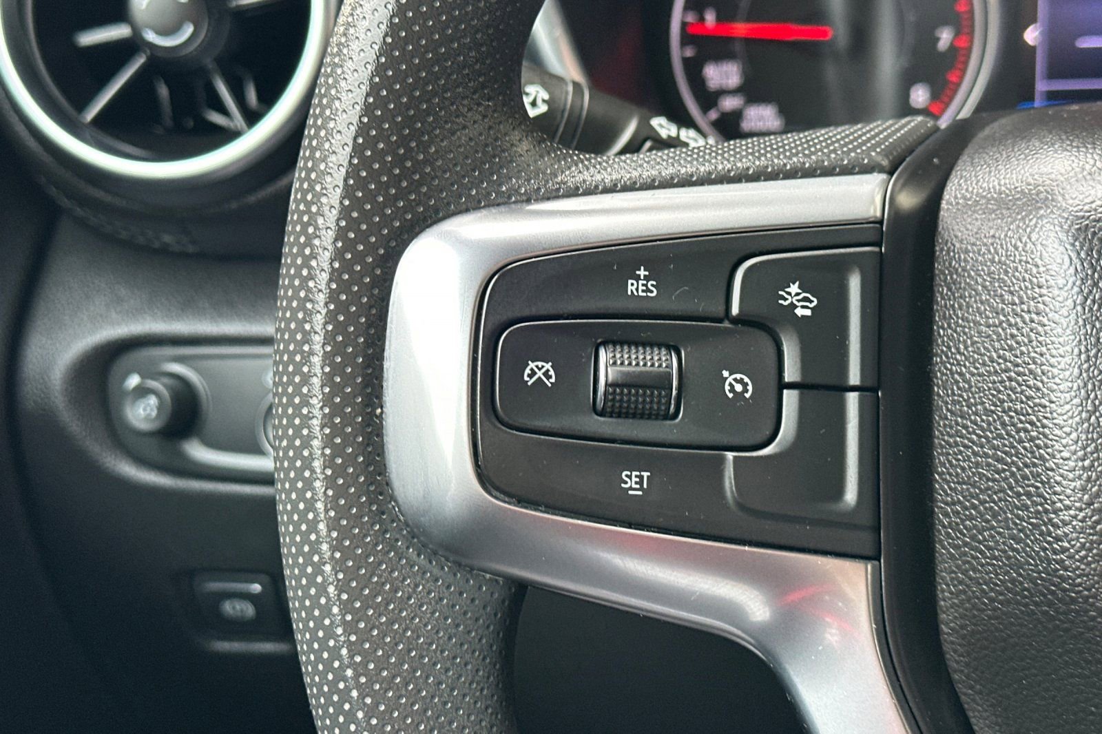 Certified 2022 Chevrolet Blazer LT w/ LPO, Black Grille Bar Package image 31