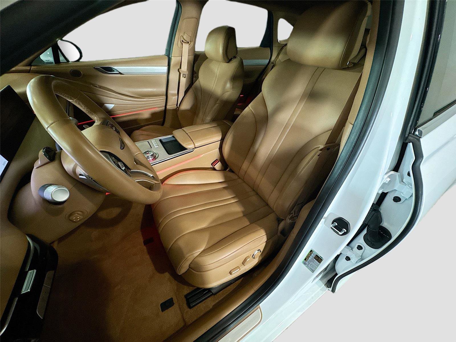 Used 2025 Genesis G80 2.5T Advanced image 2