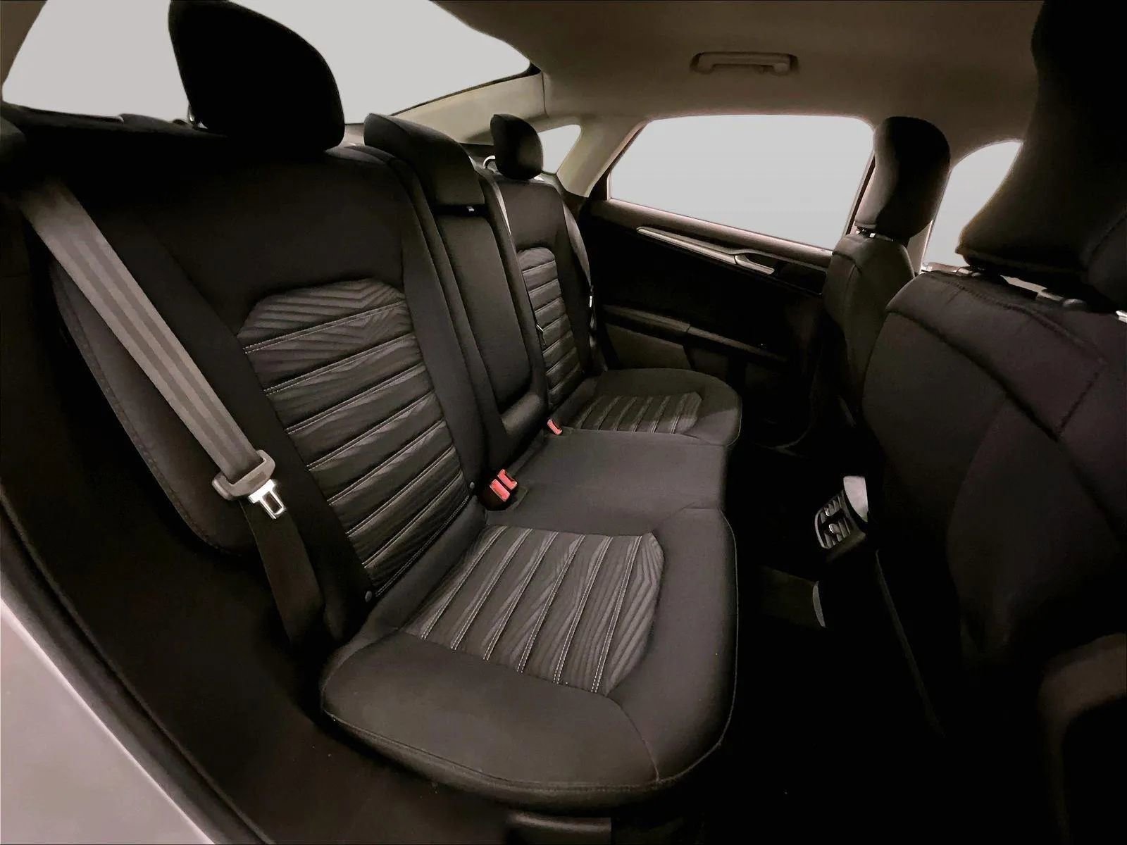 Used 2016 Ford Fusion SE FWD image 26