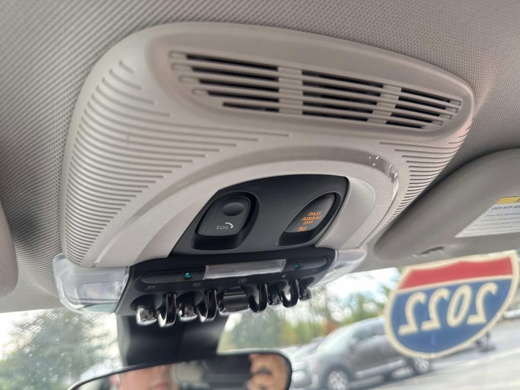 Used 2022 MINI Cooper 2-Door Hardtop image 25