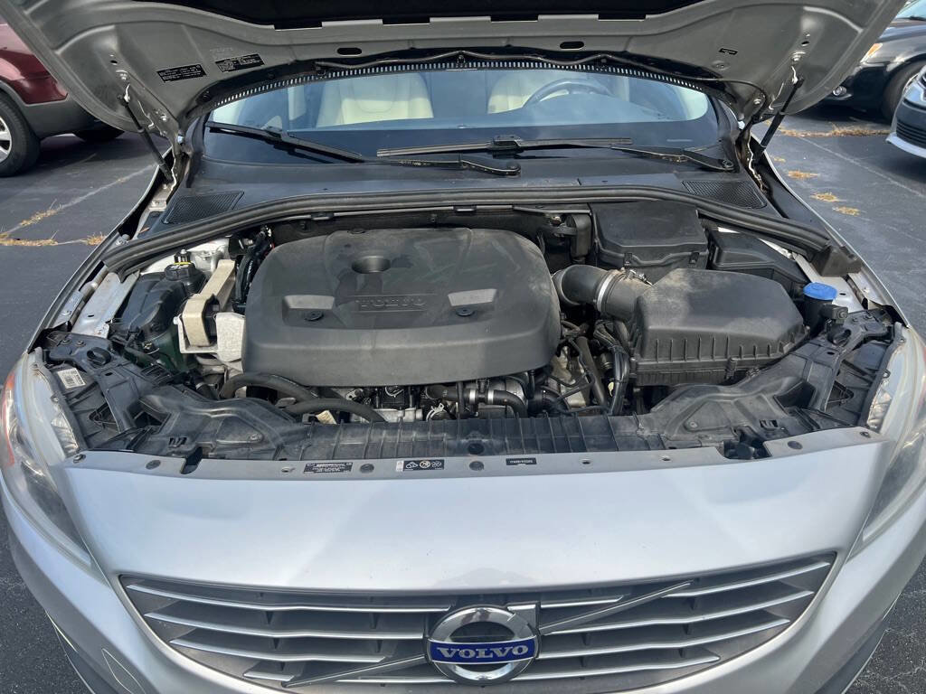 Used 2017 Volvo V60 T5 Premier w/ Convenience Package image 23