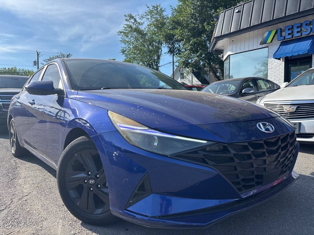 Used 2022 Hyundai Elantra SEL w/ Convenience Package FWD image 2