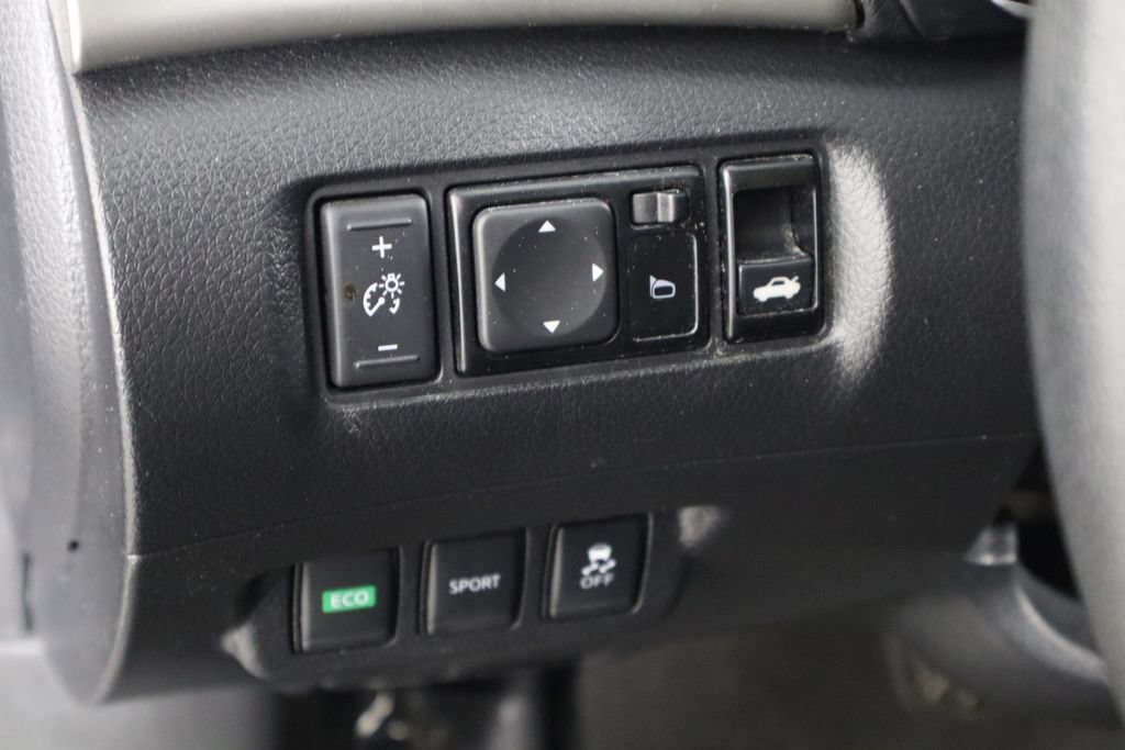 Used 2018 Nissan Sentra SR w/ Technology Package FWD image 20