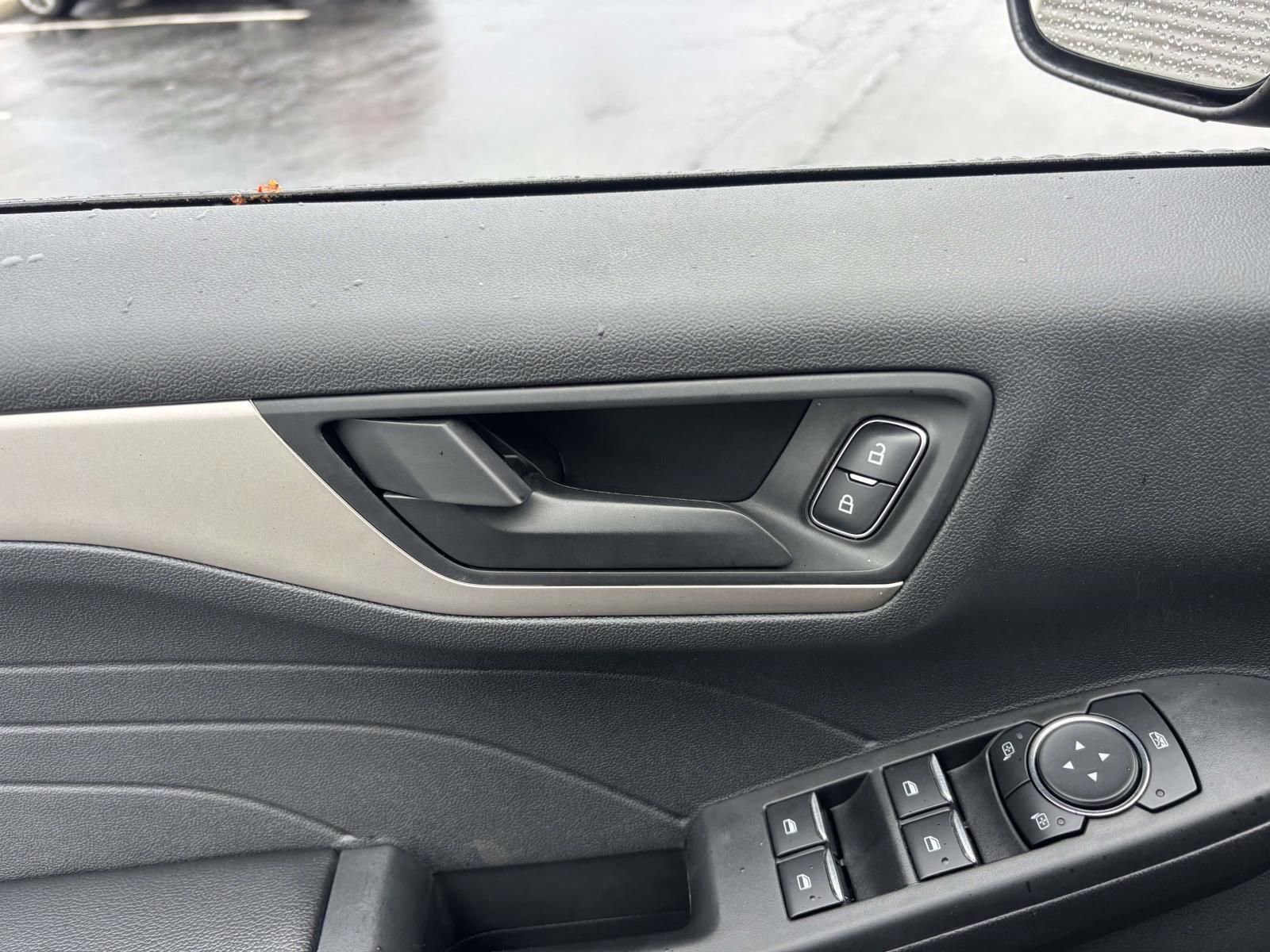 Used 2022 Ford Escape SE w/ SE Sport Appearance Package image 14