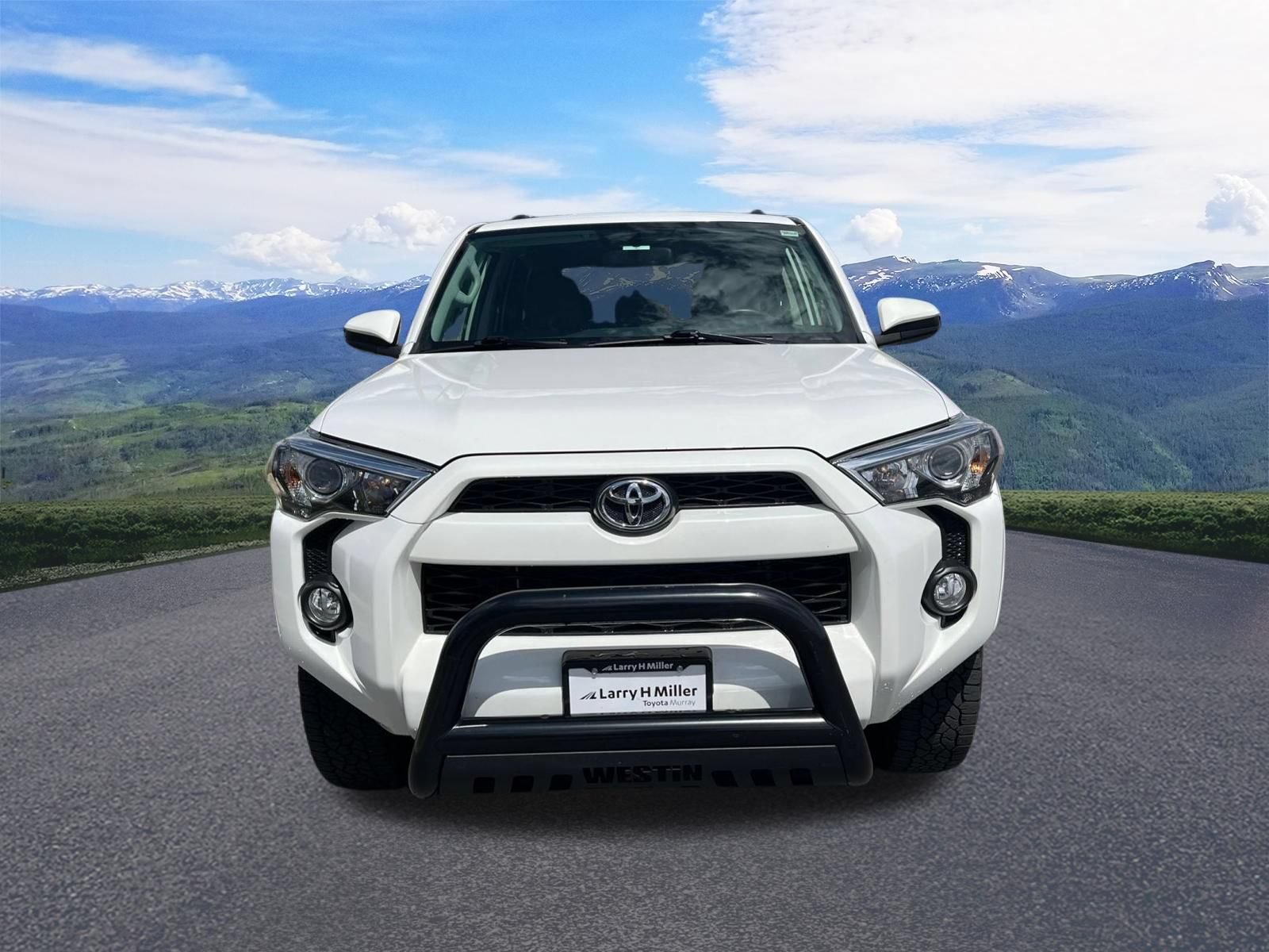 Used 2019 Toyota 4Runner SR5 AWD/4WD image 9