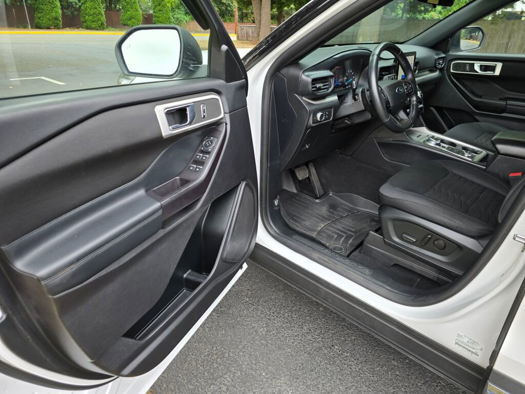 Used 2020 Ford Explorer XLT w/ Class III Trailer Tow Package image 23