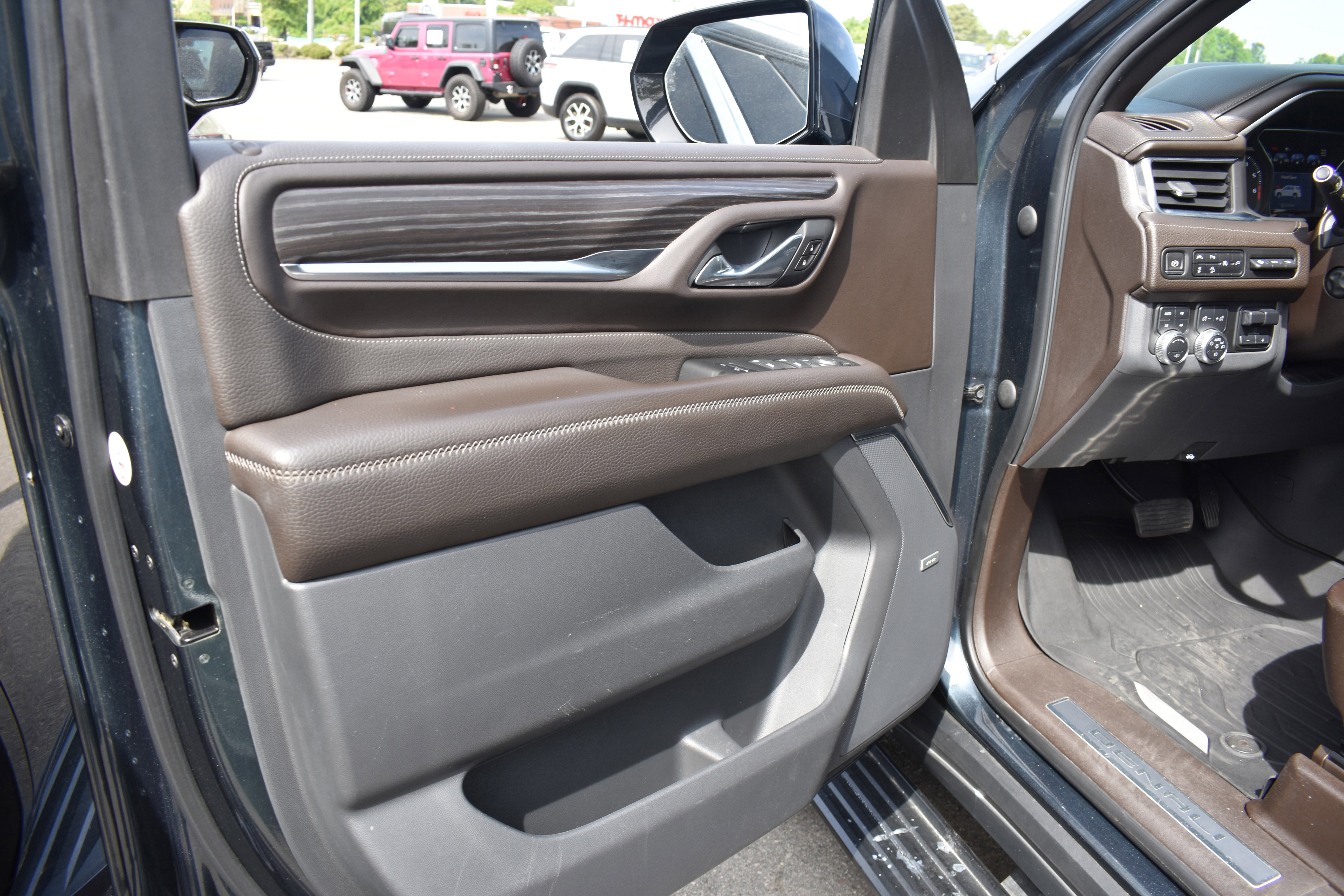 Used 2021 GMC Yukon XL Denali w/ Denali Ultimate Package AWD/4WD image 26