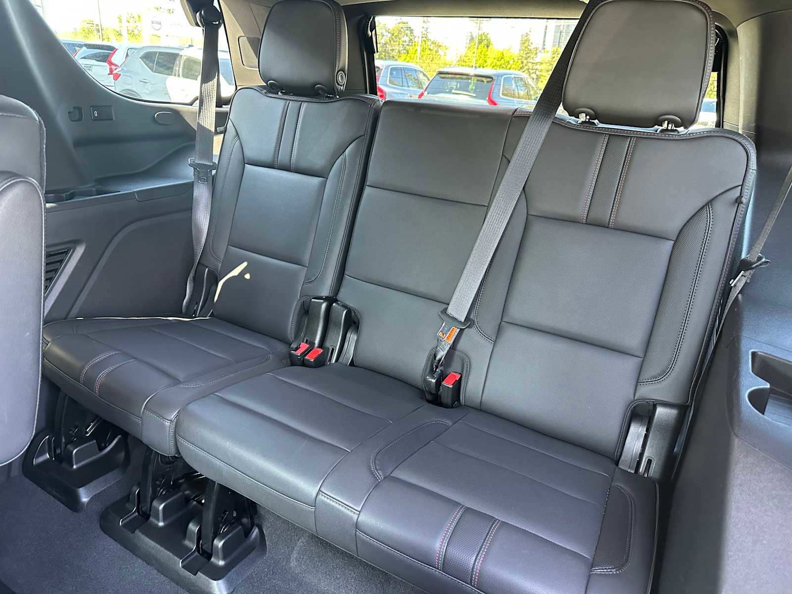Used 2021 Chevrolet Tahoe RST w/ Luxury Package AWD/4WD image 17
