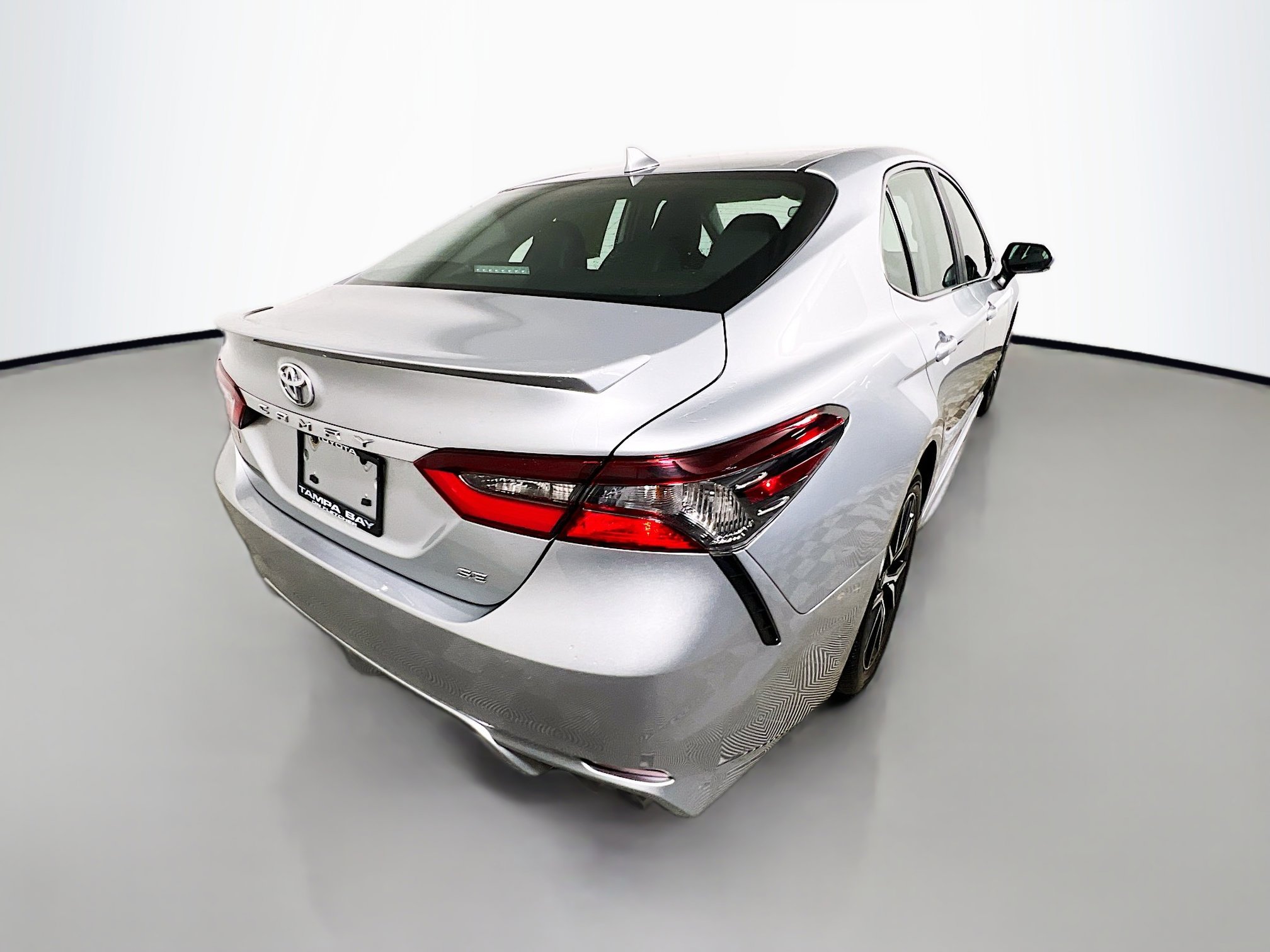 Used 2023 Toyota Camry SE image 4