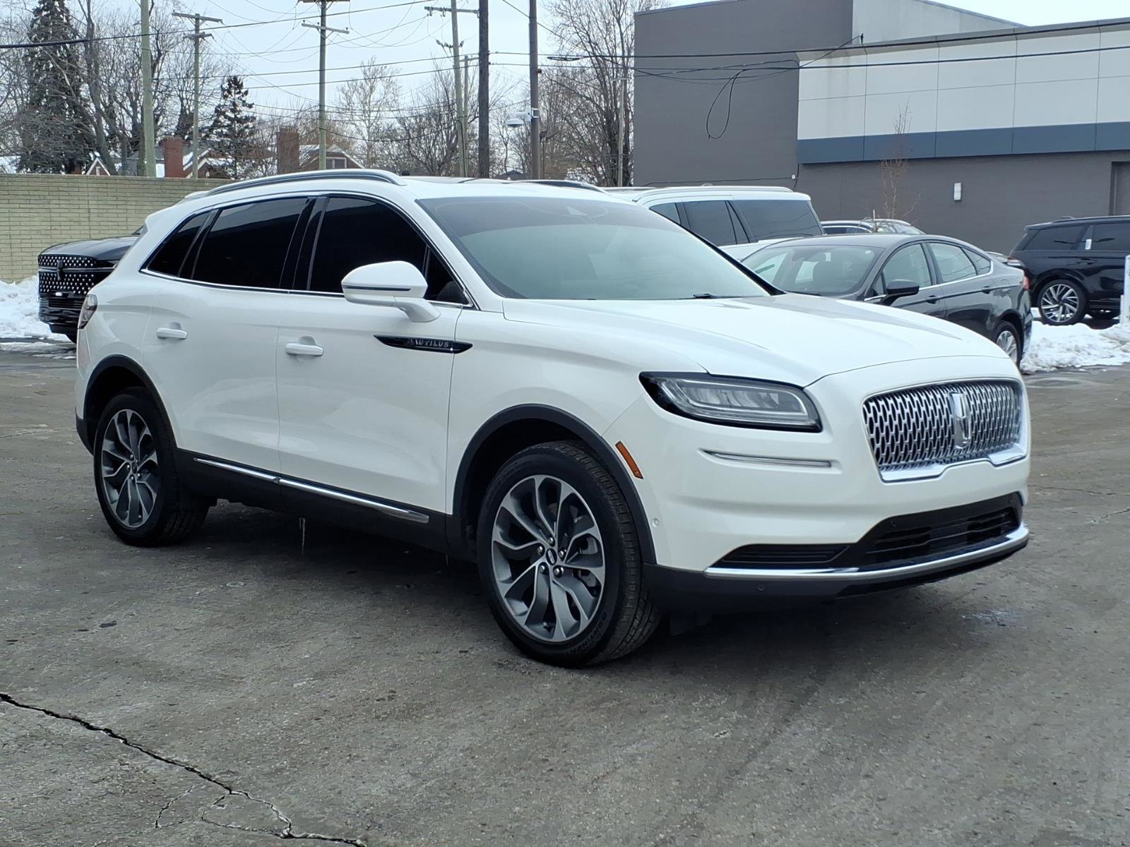 Used 2023 Lincoln Nautilus Reserve w/ Equipment Group 201A AWD/4WD image 3