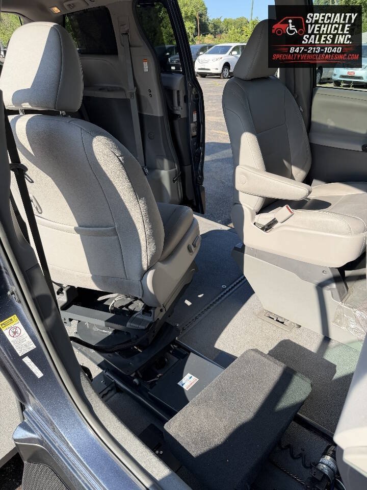 Used 2016 Toyota Sienna XLE FWD image 26