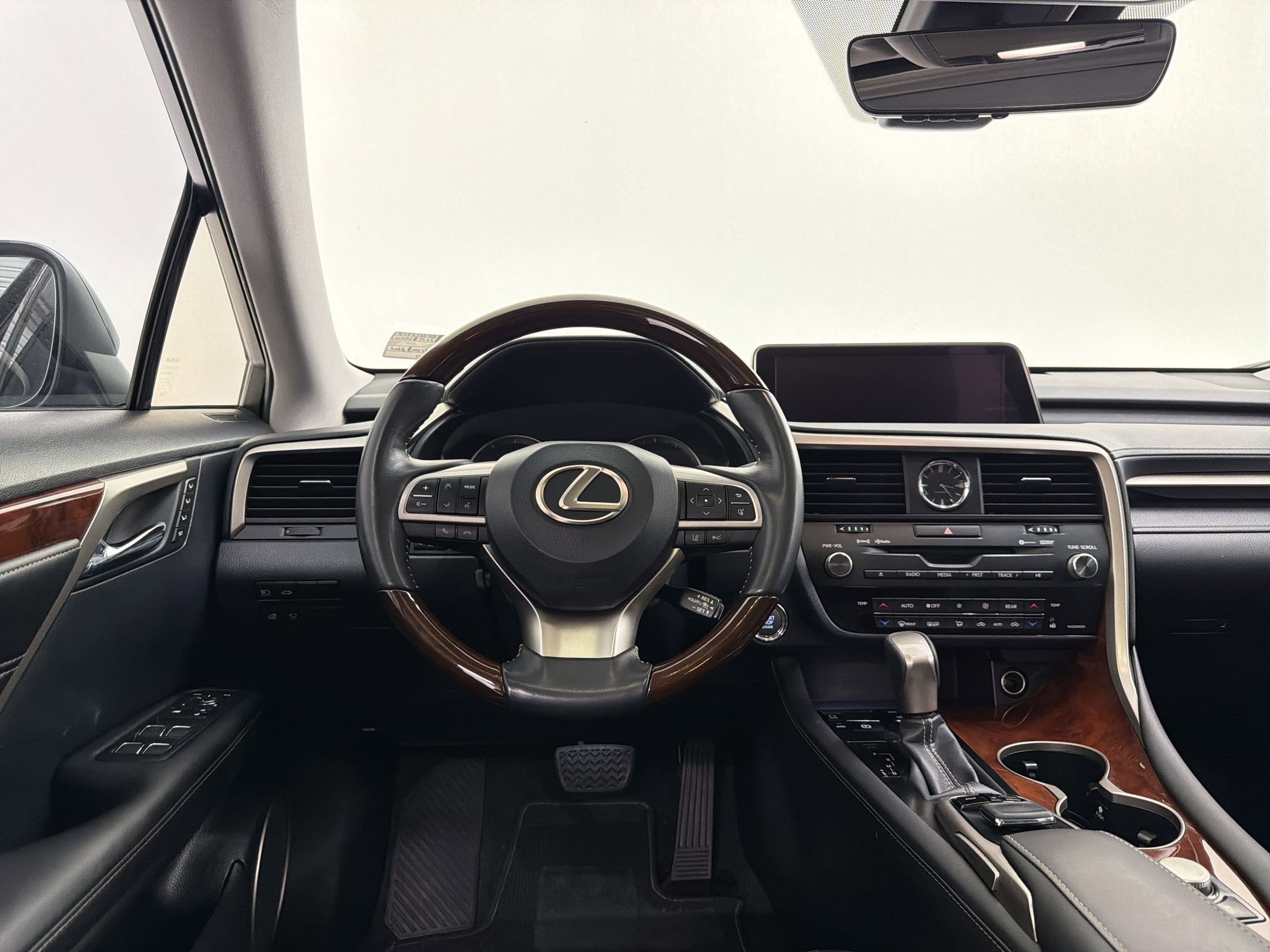 Used 2019 Lexus RX 350L FWD image 28