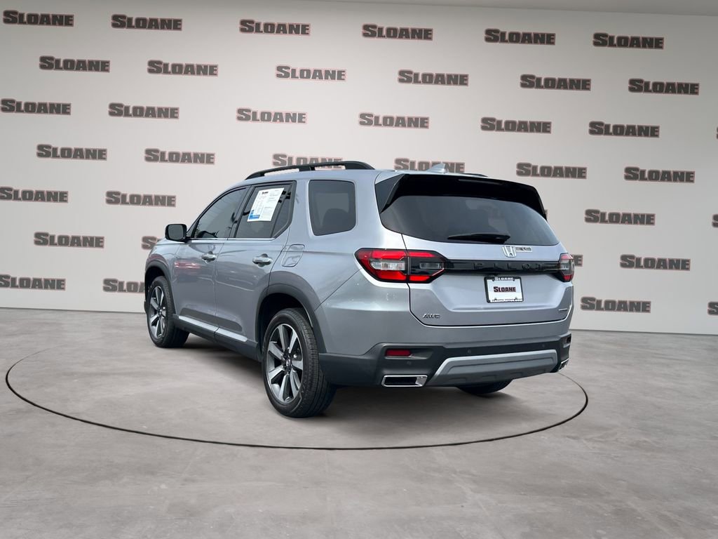 Used 2025 Honda Pilot Touring image 4