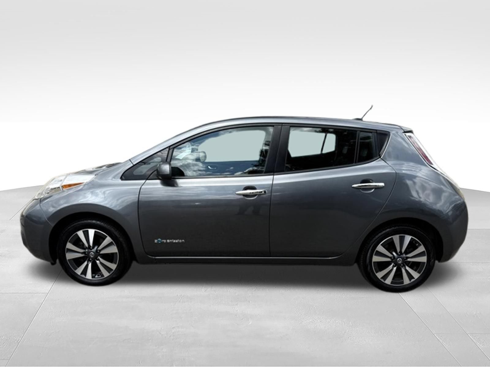 Used 2017 Nissan Leaf SL w/ Premium Package FWD image 10