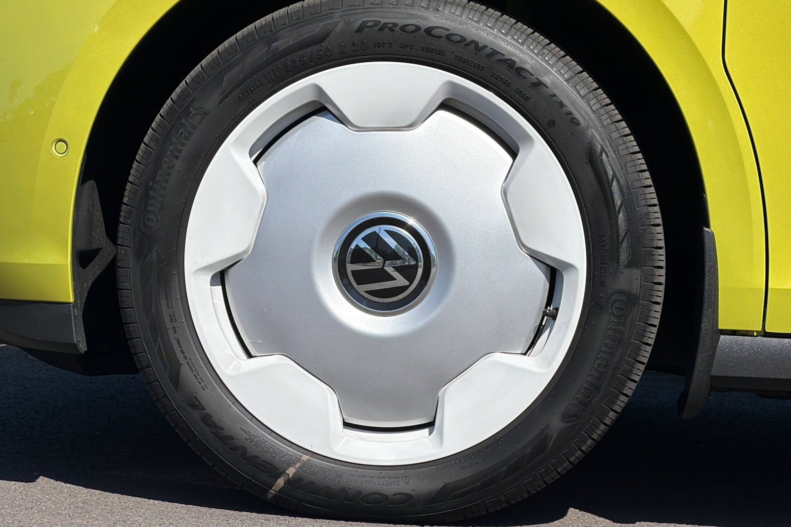 New 2025 Volkswagen ID. Buzz 1st Edition AWD/4WD image 26