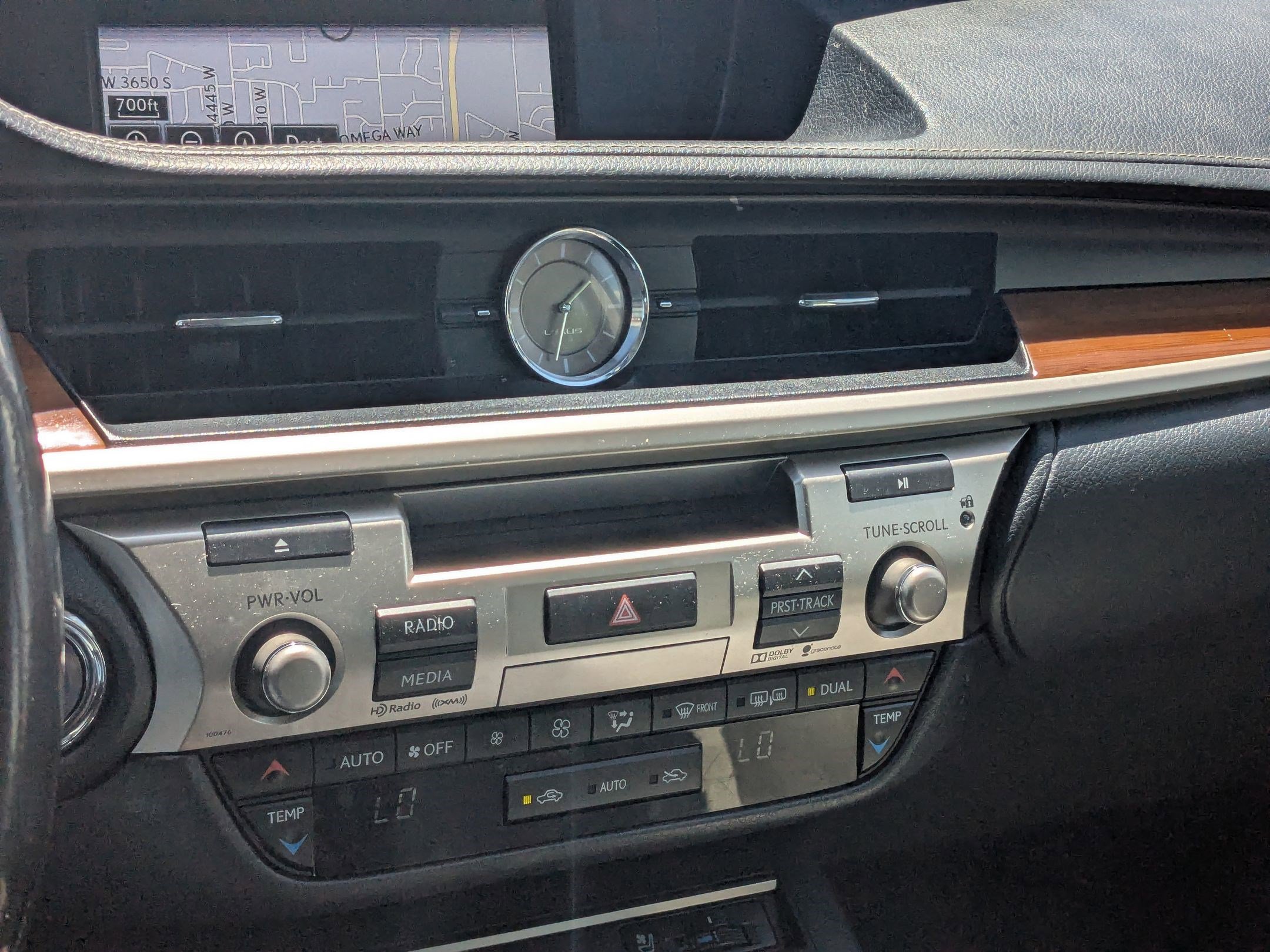 Used 2015 Lexus ES 300h w/ Navigation System Package FWD image 26