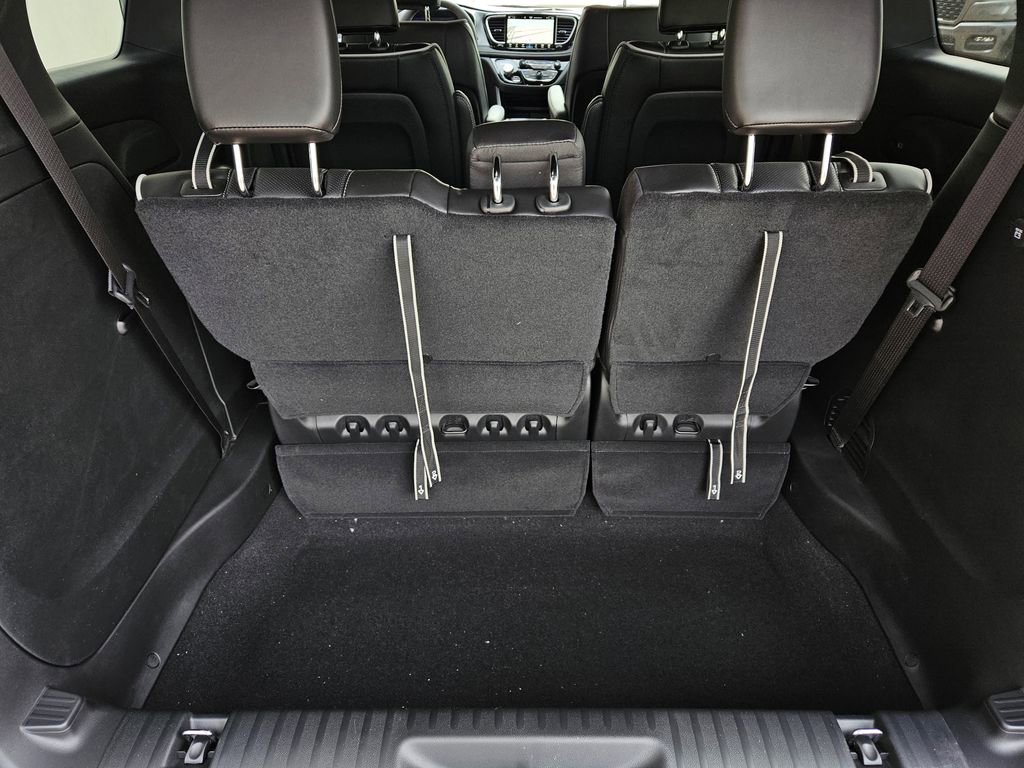New 2026 Chrysler Pacifica Limited FWD image 9