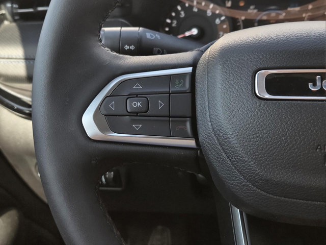 Used 2026 Jeep Compass Latitude AWD/4WD image 16