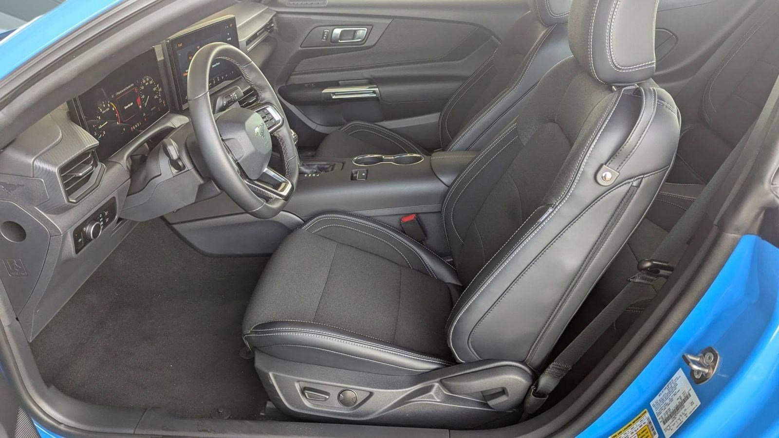 Used 2025 Ford Mustang Coupe image 5