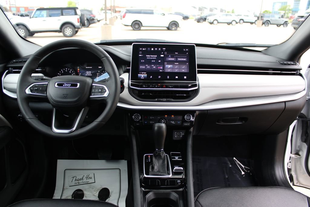 Used 2025 Jeep Compass Limited AWD/4WD image 41