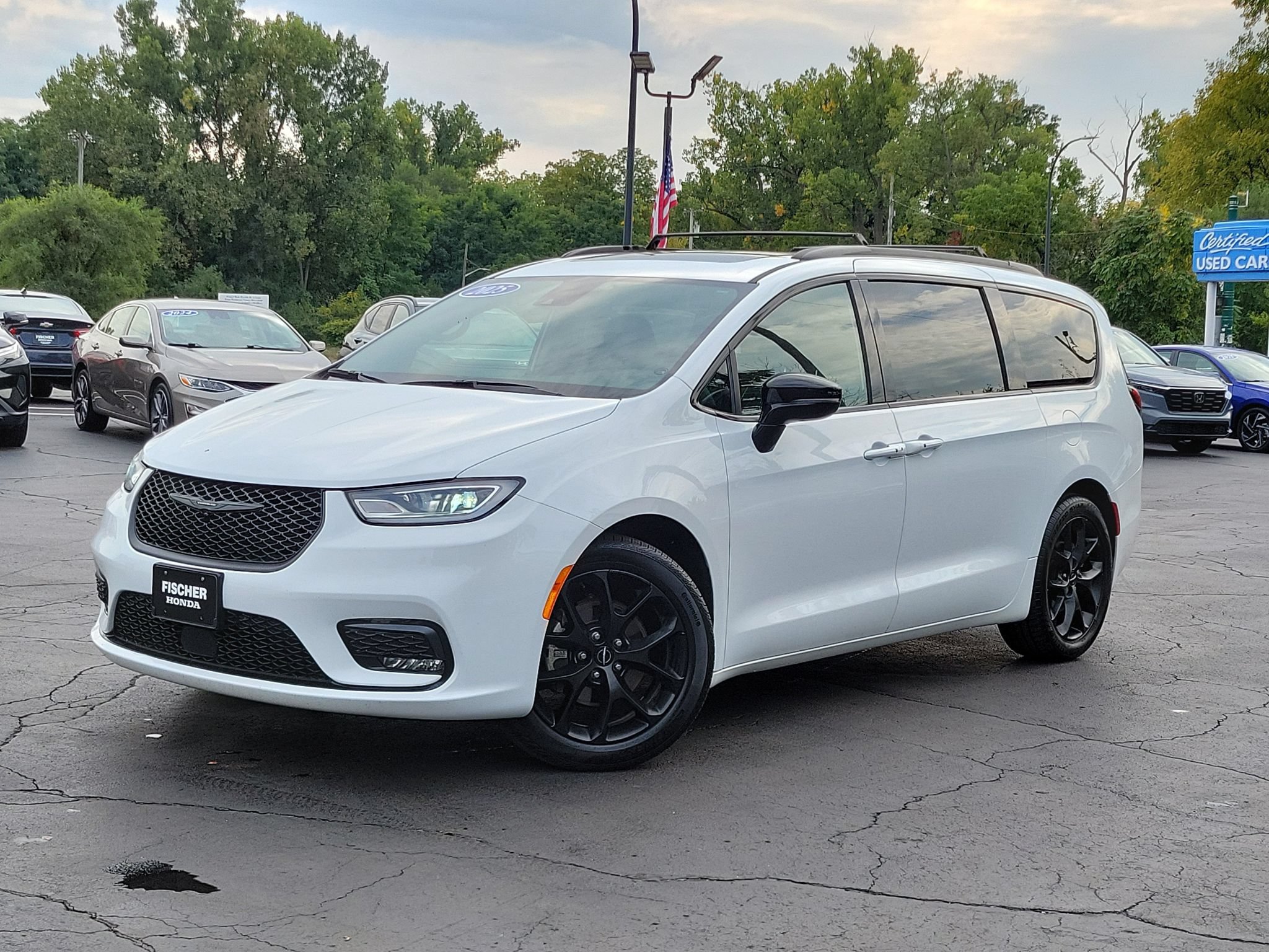 Used 2025 Chrysler Pacifica Limited