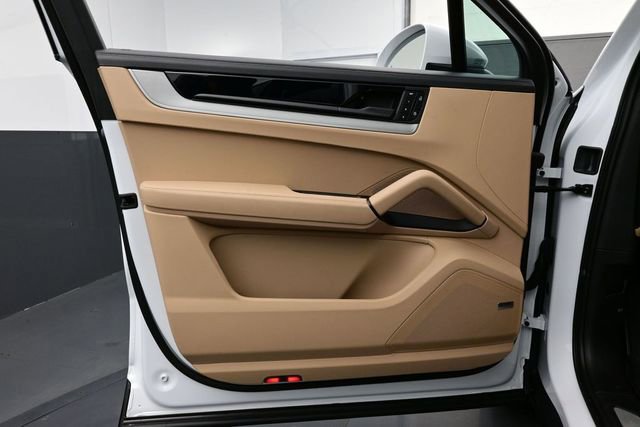 Certified 2026 Porsche Cayenne Coupe AWD/4WD image 7