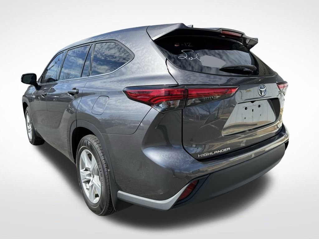 Used 2025 Toyota Highlander XLE image 4